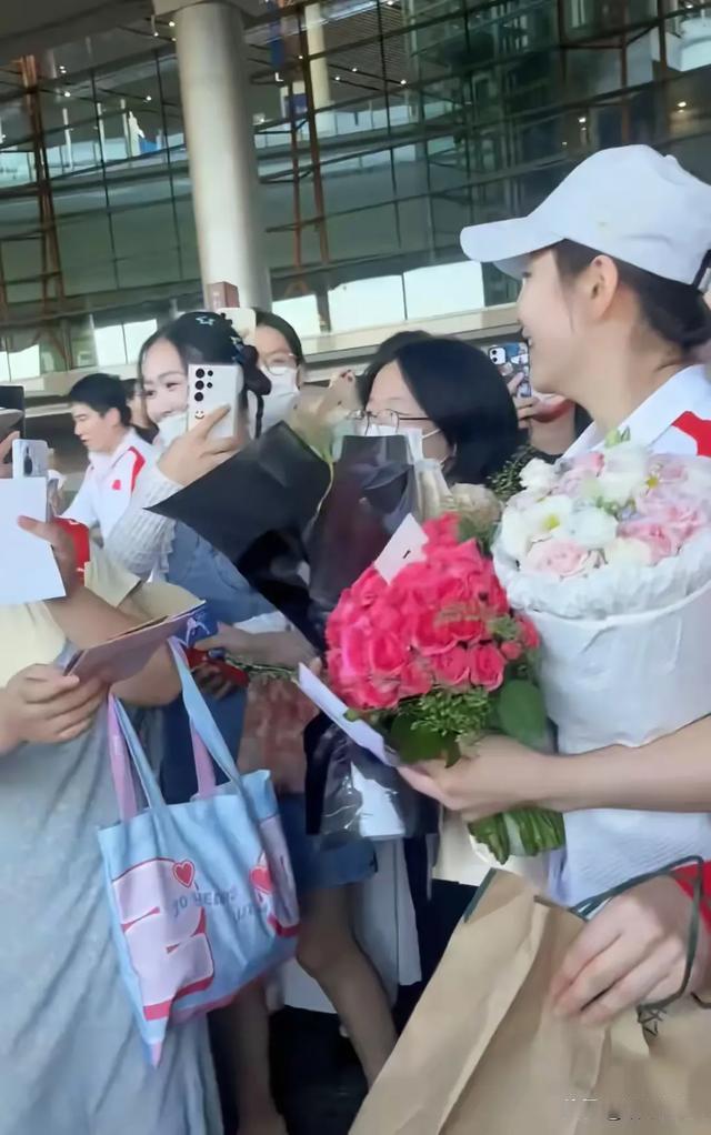  DWG观众热烈欢呼！，巴特勒迎来七赛季出色发挥热度持续攀升