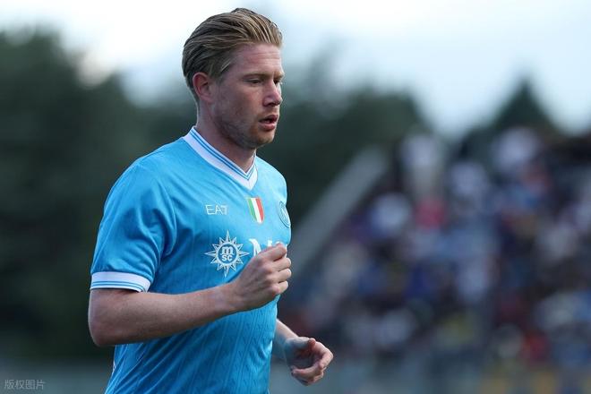 德布劳内在瑞士队比赛中重返赛场，爆冷引发热议！赢得满堂喝彩的简单介绍