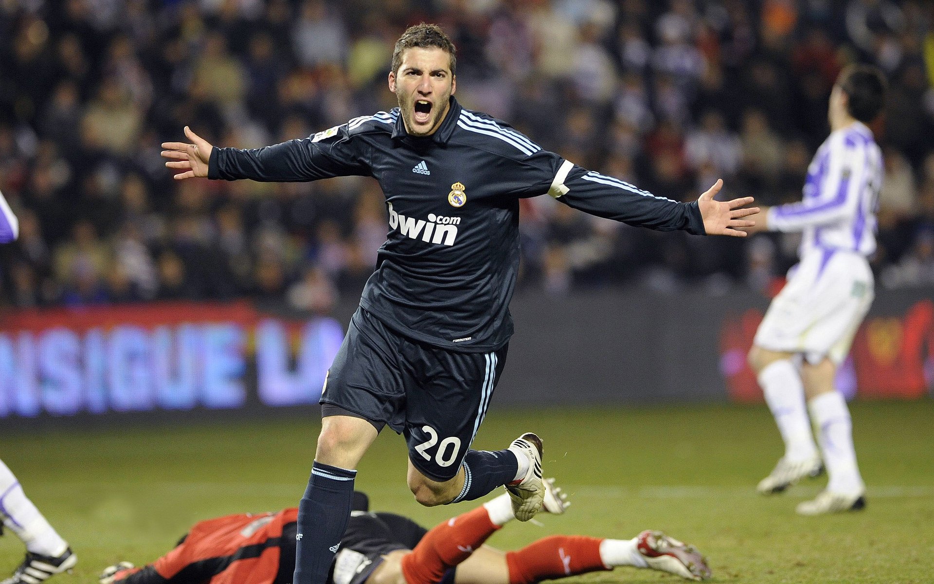 关于世界杯预选赛转会风云:洛杉矶快船盯上锋线强援,胡金秋或成交易筹码的信息